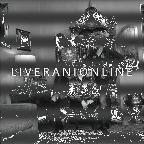 NEG-RETROSPETTIVA ELLEN E ALICE KESSLER BALLERINE NELLA FOTO ELLEN KESSLER E ALICE KESSLER NELL\'ANNO 1971 CON MASSIMINI SANDRO A MILANO AG ALDO LIVERANI SAS 