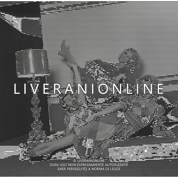 NEG-RETROSPETTIVA ELLEN E ALICE KESSLER BALLERINE NELLA FOTO ELLEN KESSLER E ALICE KESSLER NELL\'ANNO 1971 CON MASSIMINI SANDRO A MILANO AG ALDO LIVERANI SAS 