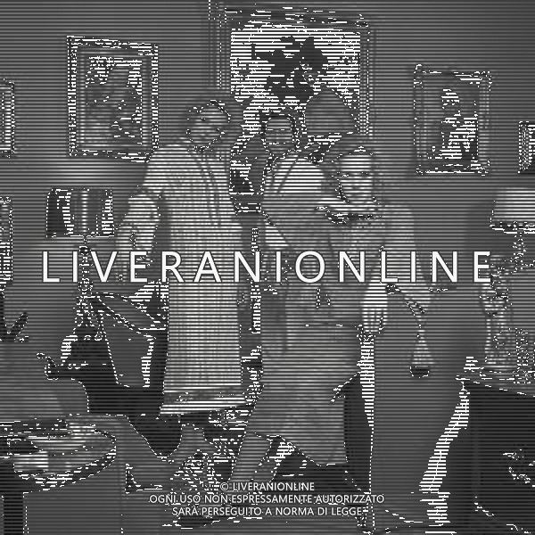 NEG-RETROSPETTIVA ELLEN E ALICE KESSLER BALLERINE NELLA FOTO ELLEN KESSLER E ALICE KESSLER NELL\'ANNO 1971 CON MASSIMINI SANDRO A MILANO AG ALDO LIVERANI SAS 