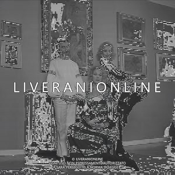 NEG-RETROSPETTIVA ELLEN E ALICE KESSLER BALLERINE NELLA FOTO ELLEN KESSLER E ALICE KESSLER NELL\'ANNO 1971 CON MASSIMINI SANDRO A MILANO AG ALDO LIVERANI SAS 