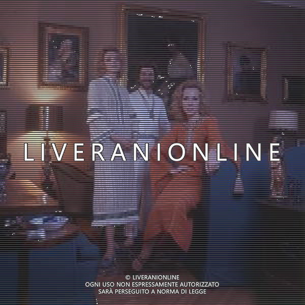 COL-RETROSPETTIVA ELLEN E ALICE KESSLER BALLERINE NELLA FOTO ELLEN KESSLER E ALICE KESSLER NELL\'ANNO 1971 CON MASSIMINI SANDRO A MILANO AG ALDO LIVERANI SAS