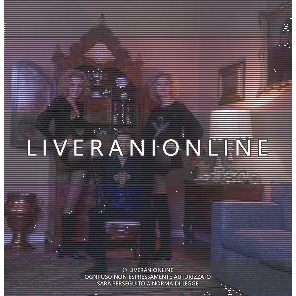 COL-RETROSPETTIVA ELLEN E ALICE KESSLER BALLERINE NELLA FOTO ELLEN KESSLER E ALICE KESSLER NELL\'ANNO 1971 CON MASSIMINI SANDRO A MILANO AG ALDO LIVERANI SAS