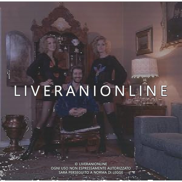 COL-RETROSPETTIVA ELLEN E ALICE KESSLER BALLERINE NELLA FOTO ELLEN KESSLER E ALICE KESSLER NELL\'ANNO 1971 CON MASSIMINI SANDRO A MILANO AG ALDO LIVERANI SAS