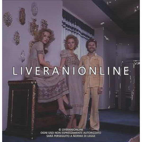 COL-RETROSPETTIVA ELLEN E ALICE KESSLER BALLERINE NELLA FOTO ELLEN KESSLER E ALICE KESSLER NELL\'ANNO 1971 CON MASSIMINI SANDRO A MILANO AG ALDO LIVERANI SAS