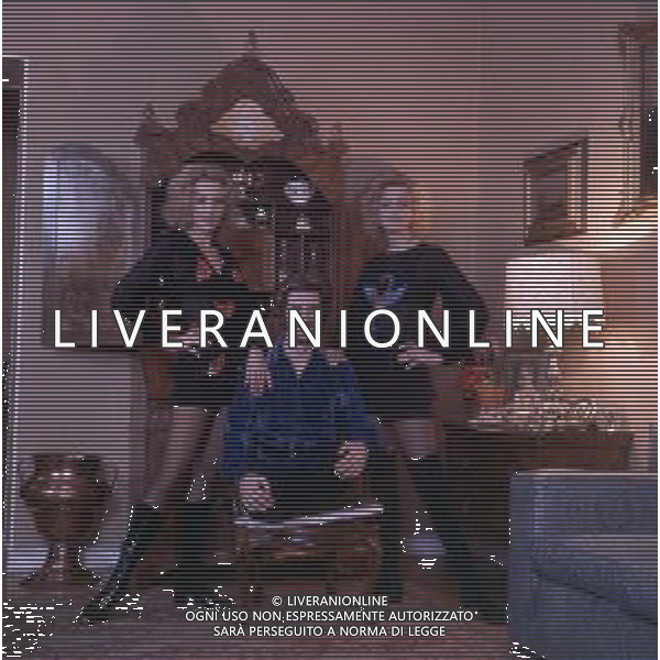 COL-RETROSPETTIVA ELLEN E ALICE KESSLER BALLERINE NELLA FOTO ELLEN KESSLER E ALICE KESSLER NELL\'ANNO 1971 CON MASSIMINI SANDRO A MILANO AG ALDO LIVERANI SAS