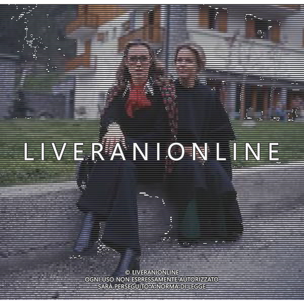 COL-RETROSPETTIVA ELLEN E ALICE KESSLER E BALLERINE NELLA FOTO ALICE E ELLEN KESSLER IN VAL D\'AOSTA NELL\'ANNO 1972 AG ALDO LIVERANI SAS