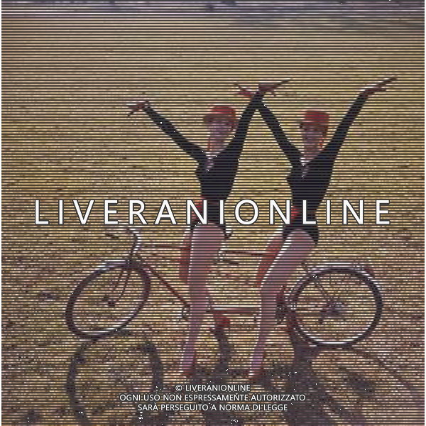 COL-RETROSPETTIVA ALICE E ELLEN KESSLER BALLERINE NELLA FOTO ALICE E HELLEN KESSLER AG ALDO LIVERANI SAS