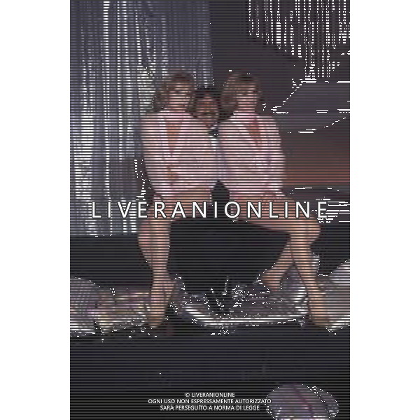 DIAP-Le Gemelle Alice e Ellen Kessler, ballerine e cantanti tedesche - RETROSPETTIVA nella foto con Lando Buzzanca ©ARCHIVIO / AGENZIA ALDO LIVERANI SAS