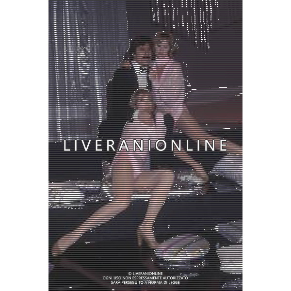 DIAP-Le Gemelle Alice e Ellen Kessler, ballerine e cantanti tedesche - RETROSPETTIVA nella foto con Lando Buzzanca ©ARCHIVIO / AGENZIA ALDO LIVERANI SAS