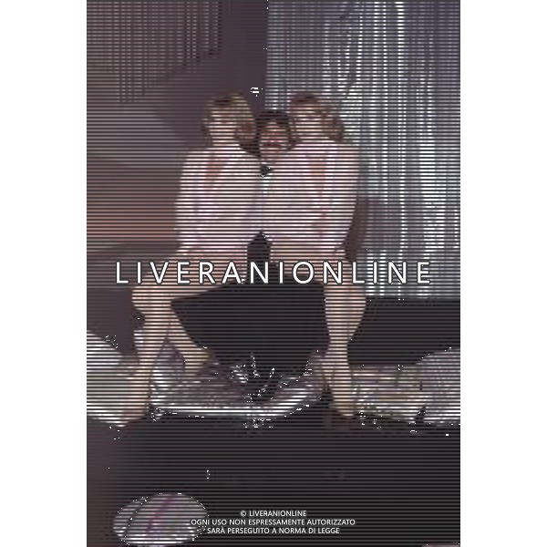 DIAP-Le Gemelle Alice e Ellen Kessler, ballerine e cantanti tedesche - RETROSPETTIVA nella foto con Lando Buzzanca ©ARCHIVIO / AGENZIA ALDO LIVERANI SAS