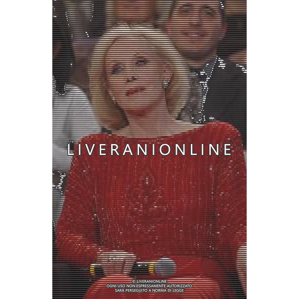 TORINO 24/2/2003 STUDI RAI DI VIA VERDI, 2 REGISTRAZIONE DELLA TRASMISSIONE: "PAOLO LIMITI SHOW" NELLA FOTO UNA DELLE GEMELLE KESSLER FOTO MARIO ROMANO/AG. ALDO LIVERANI