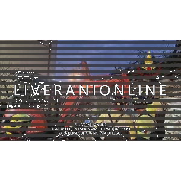 17-11-20205 GORIZIA MALTEMPO FRIULI VENEZIA GIULIA, RECUPERATO IL CORPO DELLA DONNA DISPERSA A CORMONS PROSEGUE IL LAVORO DELLE SQUADRE NELLE PROVINCE DI UDINE E GORIZIA È stato recuperato alle 23 di ieri dalle squadre USAR (Urban Search and Rescue) il corpo privo di vita della donna dispersa per il crollo della propria abitazione a Cormons (GO), coinvolta da una frana. Prosegue il lavoro delle squadre dei vigili del fuoco per la messa in sicurezza del sito interessato dal cedimento. Nella frazione di Versa, territorio di Romans d’Isonzo (GO), sono terminate stanotte le opere dei vigili del fuoco per l’evacuazione di persone bloccate dall’acqua nelle proprie abitazioni. Da stamattina sono in corso operazioni di pompaggio di aree allagate. In fase risolutiva gli interventi dei vigili del fuoco nelle zone di Udine, Palmanova, Trivignano e Manzano, colpite dal forte maltempo di ieri. Nelle due province del Friuli Venezia Giulia al momento stanno operando oltre 200 vigili del fuoco, tra cui personale in rinforzo giunto dalla regione Lombardia, dal Veneto e dall’Emilia Romagna. FOTO VIGILI DEL FUOCO-AG ALDO LIVERANI SAS