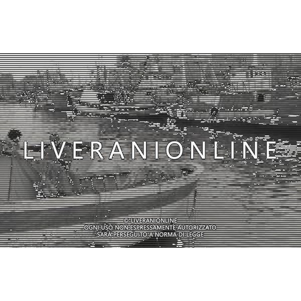 NEG MAZZARA DEL VALLO- I PESCHERECCI FERMI PER LA CRISI DELLA PESCA NELL\'ANNO 1982 AG ALDO LIVERANI SAS