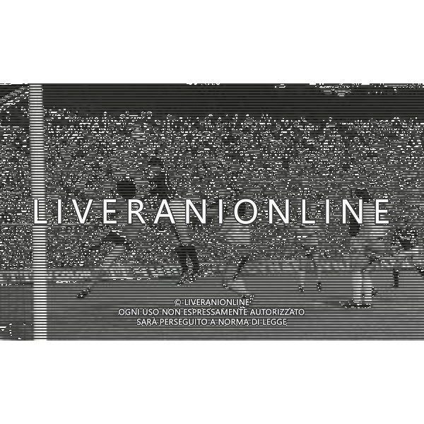 NEG-1982-1983 -MILANO COPPA ITALIA MILAN-VERONA 3-3 NELLA FOTO CLAUDIO GARELLA E ALDO SERENA AG ALDO LIVERANI SAS