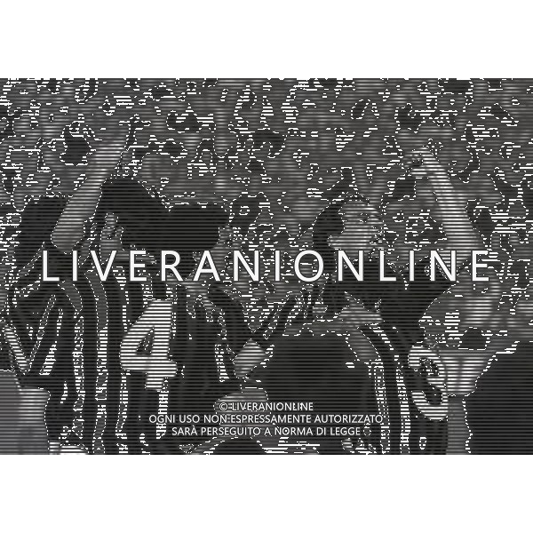 NEG-1982-1983 -MILANO COPPA ITALIA MILAN-VERONA 3-3 NELLA FOTO ESULTANZA JOE JORDAN AG ALDO LIVERANI SAS 