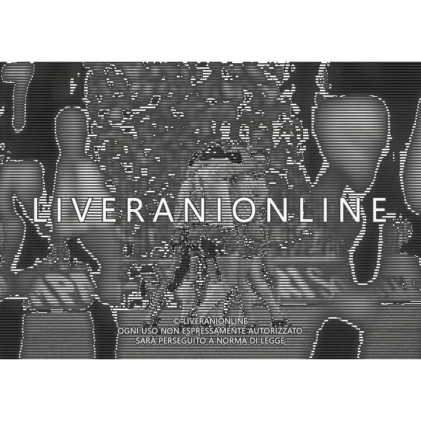 NEG-1982-1983 -MILANO COPPA ITALIA MILAN-VERONA 3-3 NELLA FOTO ABBRACCI GIOCATORI VERONA DOPO GOAL AG ALDO LIVERANI SAS