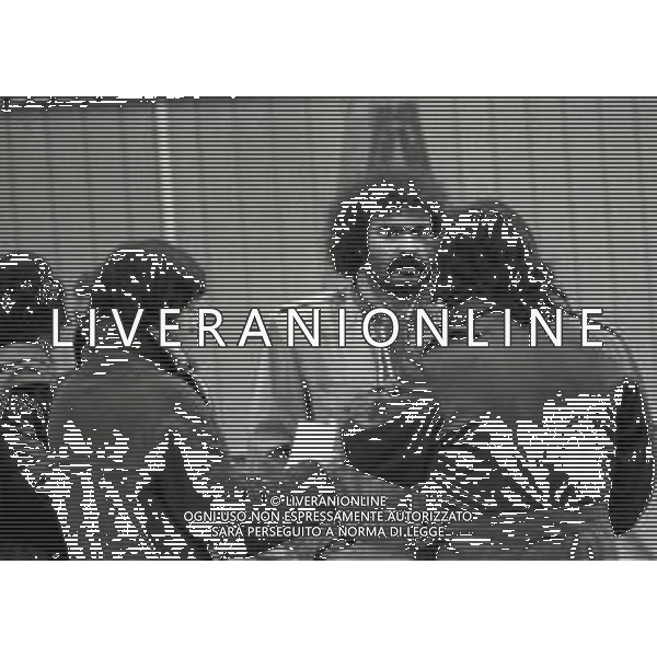 NEG-1983 MILANO SET DEL FILM IL RAS DEL QUARTIERE CON DIEGO ABATANTUONO NELLA FOTO DIEGO ABATANTUONO AG ALDO LIVERANI SAS