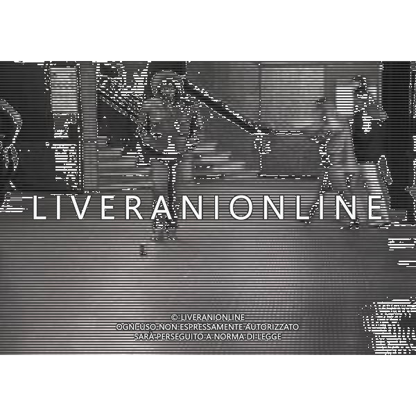 NEG-1983 MILANO SET DEL FILM IL RAS DEL QUARTIERE CON DIEGO ABATANTUONO NELLA FOTO DIEGO ABATANTUONO AG ALDO LIVERANI SAS