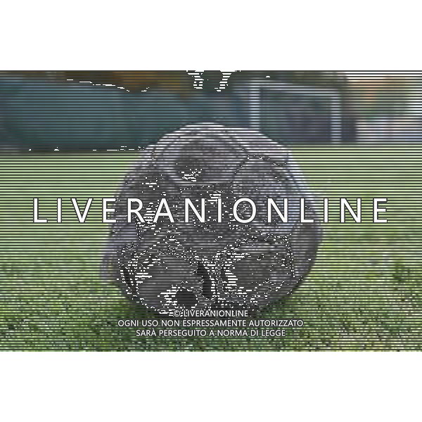 TVRG Pallone sgonfiato vecchio Milano 20-11-2025 Pallone sgonfiato, vecchio, calcio malato, sogni infranti rubati, violenza nel mondo del calcio foto Roberto Garavaglia/Agenzia Aldo Liverani sas