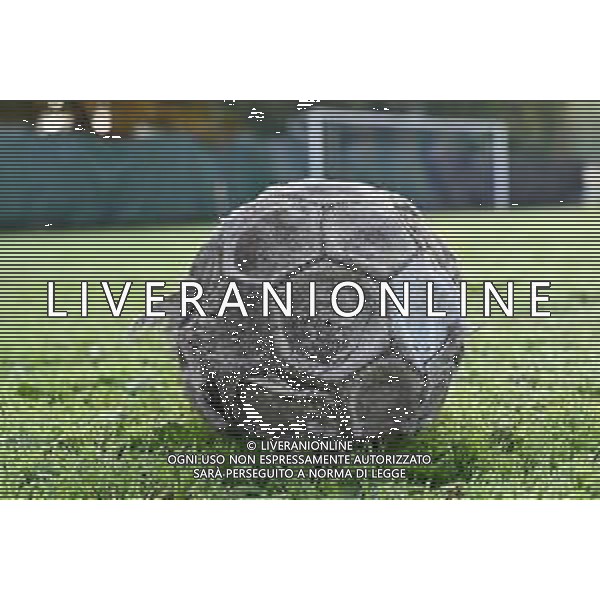 TVRG Pallone sgonfiato vecchio Milano 20-11-2025 Pallone sgonfiato, vecchio, calcio malato, sogni infranti rubati, violenza nel mondo del calcio foto Roberto Garavaglia/Agenzia Aldo Liverani sas