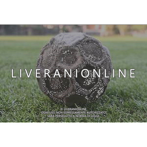 TVRG Pallone sgonfiato vecchio Milano 20-11-2025 Pallone sgonfiato, vecchio, calcio malato, sogni infranti rubati, violenza nel mondo del calcio foto Roberto Garavaglia/Agenzia Aldo Liverani sas