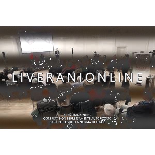 IMOLA 21 11 2025 AUDITORIUM DEL COMPLESSO OSSERVANZA PRESENTAZIONE DEL FILM DOCUMENTARIO ‘NON ERAVAMO MAI STATI MALATI’ NELLA FOTO SINDACO MARCO PANIERI CON LA SALA PIENA DI GENTE ©SANNA - AGENZIA ALDO LIVERANI SAS