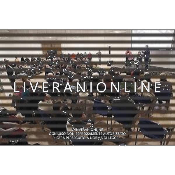 IMOLA 21 11 2025 AUDITORIUM DEL COMPLESSO OSSERVANZA PRESENTAZIONE DEL FILM DOCUMENTARIO ‘NON ERAVAMO MAI STATI MALATI’ NELLA FOTO SINDACO MARCO PANIERI CON LA SALA PIENA DI GENTE ©SANNA - AGENZIA ALDO LIVERANI SAS