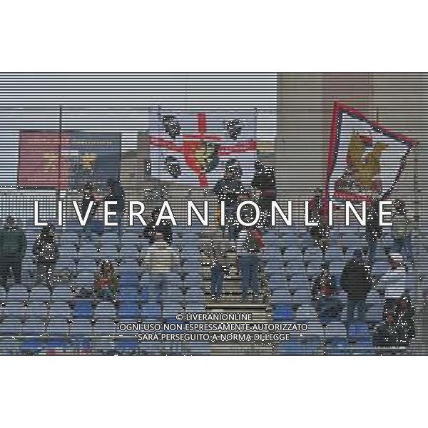 22-11-2025. Cagliari calcio-Genoa F.C: calcio, 12° giornta serie A 2025/2026, campionato calcio Italia, stadio Unipol Domus Cagliari. Foto Salvatore Moi/Agenzia Aldo Liverani s.as. Nella foto: Tifosi Genoa in trasferta, nel settore ospiti dello stadio Unipol Domus ©MOI SALVATORE - AGENZIA ALDO LIVERANI SAS
