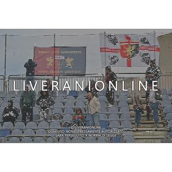 22-11-2025. Cagliari calcio-Genoa F.C: calcio, 12° giornta serie A 2025/2026, campionato calcio Italia, stadio Unipol Domus Cagliari. Foto Salvatore Moi/Agenzia Aldo Liverani s.as. Nella foto: Tifosi Genoa in trasferta, nel settore ospiti dello stadio Unipol Domus ©MOI SALVATORE - AGENZIA ALDO LIVERANI SAS