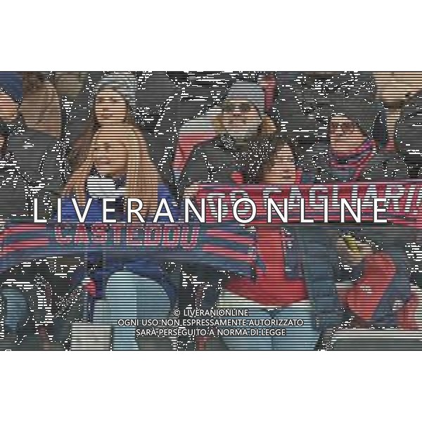 22-11-2025. Cagliari calcio-Genoa F.C: calcio, 12° giornta serie A 2025/2026, campionato calcio Italia, stadio Unipol Domus Cagliari. Foto Salvatore Moi/Agenzia Aldo Liverani s.as. Nella foto: Tifosi Cagliari in casa, nella curva sud dello stadio Unipol Domus ©MOI SALVATORE - AGENZIA ALDO LIVERANI SAS