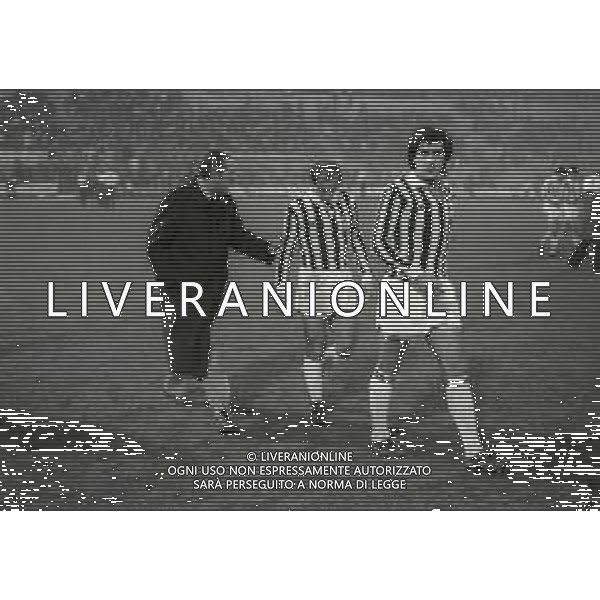 28-11-1979 MILANO QUARTI DI FINALE ANDATA DI COPPA ITALIA INTER -JUVENTUS 1-2 NELLAFOTO ROMOLO BIZZOTTO CON GAETANO SCIREA E GIUSEPPE FURINO AG ALDO LIVERANI SAS