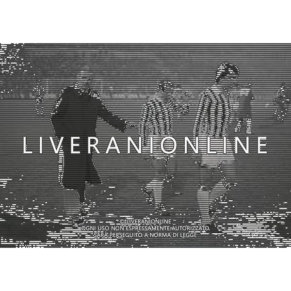 28-11-1979 MILANO QUARTI DI FINALE ANDATA DI COPPA ITALIA INTER -JUVENTUS 1-2 NELLAFOTO ROMOLO BIZZOTTO CON GAETANO SCIREA E GIUSEPPE FURINO AG ALDO LIVERANI SAS