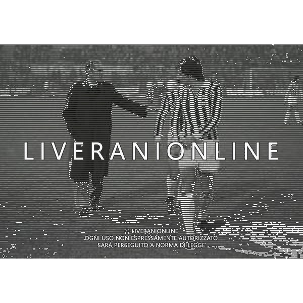 28-11-1979 MILANO QUARTI DI FINALE ANDATA DI COPPA ITALIA INTER -JUVENTUS 1-2 NELLAFOTO ROMOLO BIZZOTTO CON GAETANO SCIREA E GIUSEPPE FURINO AG ALDO LIVERANI SAS