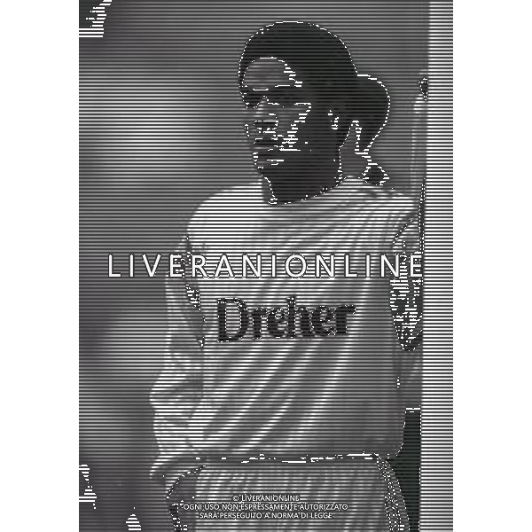 NEG-14-11-1990-MILANO-COPPA ITALIA MILAN -LECCE 3-0 NELLA FOTO MAZINHO AG ALDO LIVERANI SAS