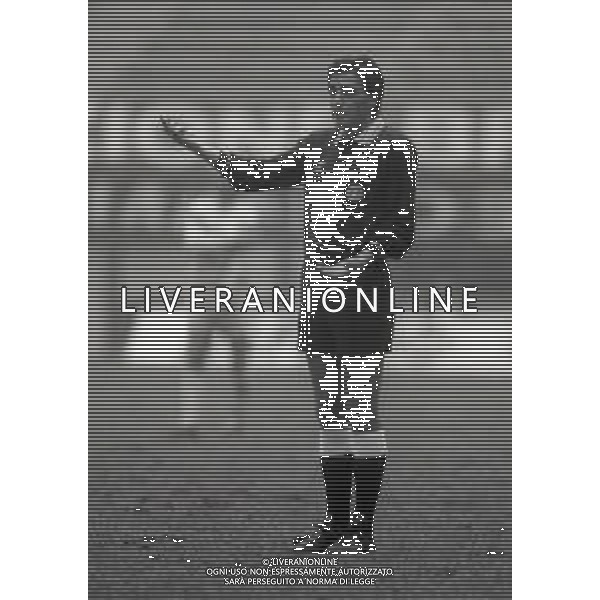 NEG-14-11-1990-MILANO-COPPA ITALIA MILAN -LECCE 3-0 NELLA FOTO ARBITRO PEZZELLA ARCANGELO AG ALDO LIVERANI SAS