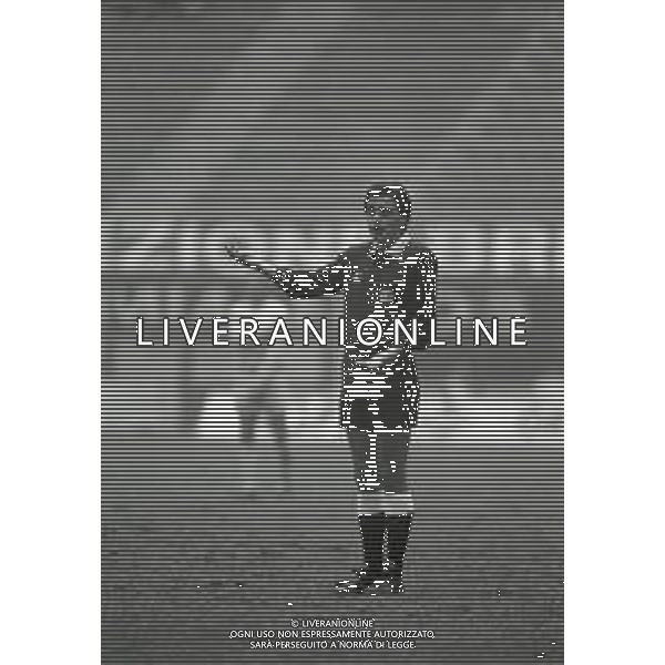 NEG-14-11-1990-MILANO-COPPA ITALIA MILAN -LECCE 3-0 NELLA FOTO ARBITRO PEZZELLA ARCANGELO AG ALDO LIVERANI SAS