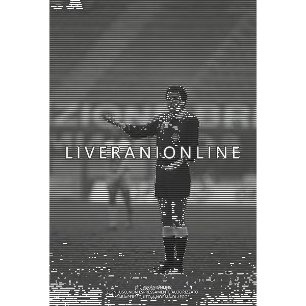 NEG-14-11-1990-MILANO-COPPA ITALIA MILAN -LECCE 3-0 NELLA FOTO ARBITRO PEZZELLA ARCANGELO AG ALDO LIVERANI SAS