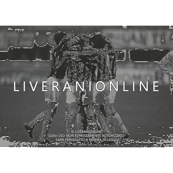 NEG-26-02-2995 MILANO-CAMPIONATO DI CALCIO SERIE A MILAN -CREMONESE 3-1 NELLA FOTO ABBRACCI GIOCATORI MILAN DOPO IL GOAL AG ALDO LIVERANI SAS