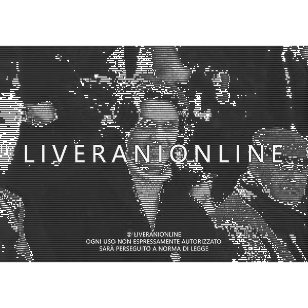 NEG-26-02-2995 MILANO-CAMPIONATO DI CALCIO SERIE A MILAN -CREMONESE 3-1 NELLA FOTO PAOLO MALDINI IN TRIBUNA AG ALDO LIVERANI SAS