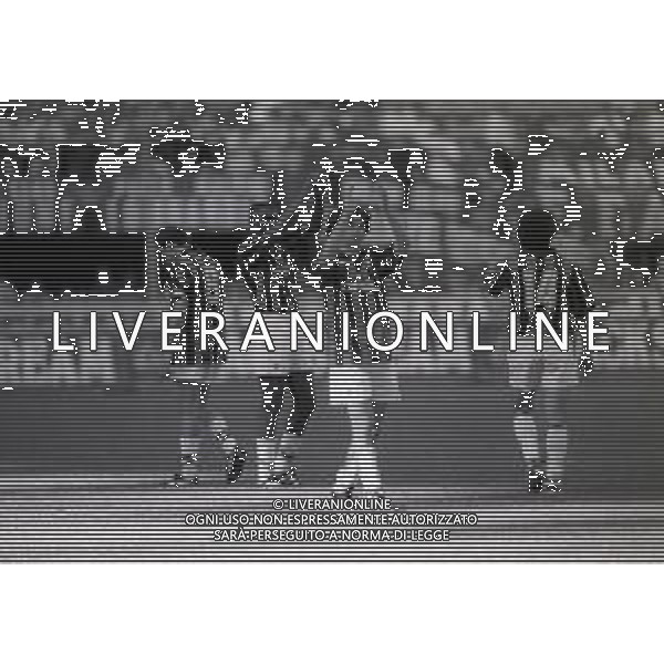NEG-28-05-1995 MILANO-CAMPIONATO DI CALCIO SERIE A MILAN-BARI 0-1 NELLA FOTO DEMETRIO ALBERTINI E MARCEL DESAILLY A FINE GARA AG ALDO LIVERANI SAS