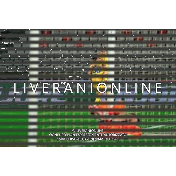 TVEM November 22, 2025 Bari, Italy - SSC Bari vs Frosinone Calcio - Italian Soccer Serie B 2025/2026 - San Nicola Stadium. In the pic: Antonio Raimondo of Frosinone Calcio celebrates after scoring a goal with Ilario Monterisi of Frosinone Calcio ©TVEM Emmanuele Mastrodonato - AGENZIA ALDO LIVERANI SAS