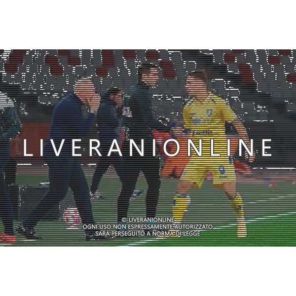 TVEM November 22, 2025 Bari, Italy - SSC Bari vs Frosinone Calcio - Italian Soccer Serie B 2025/2026 - San Nicola Stadium. In the pic: Antonio Raimondo of Frosinone Calcio celebrates after scoring a goal with coach Massimiliano Alvini of Frosinone Calcio ©TVEM Emmanuele Mastrodonato - AGENZIA ALDO LIVERANI SAS