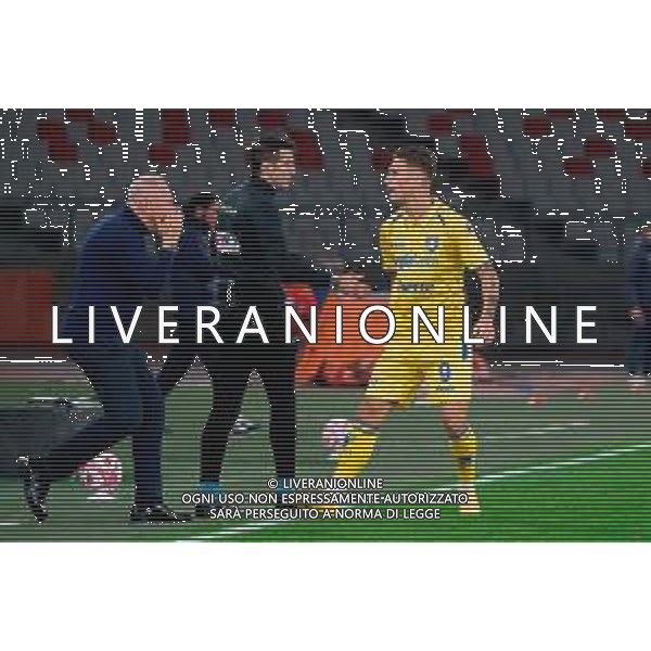 TVEM November 22, 2025 Bari, Italy - SSC Bari vs Frosinone Calcio - Italian Soccer Serie B 2025/2026 - San Nicola Stadium. In the pic: Antonio Raimondo of Frosinone Calcio celebrates after scoring a goal with coach Massimiliano Alvini of Frosinone Calcio ©TVEM Emmanuele Mastrodonato - AGENZIA ALDO LIVERANI SAS