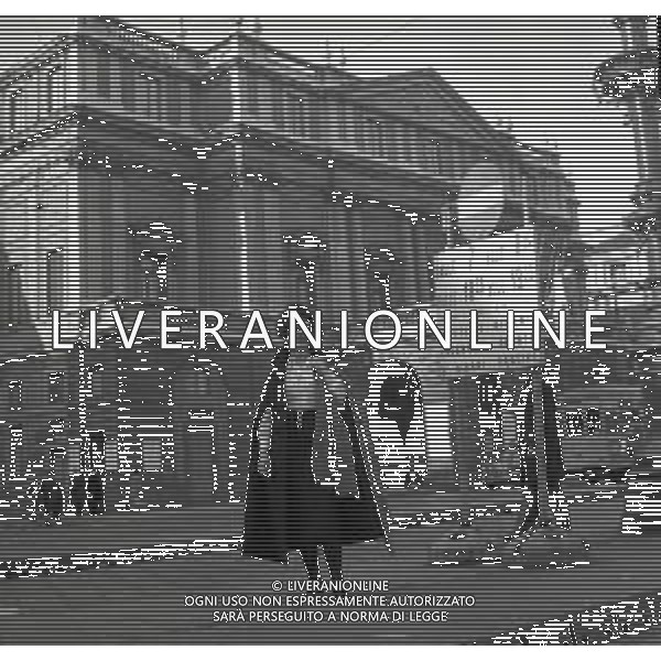 NEG-RTROSPETTIVA LEAR EVELYN SOPRANO NELLA FOTO LEAR EVELYN A MILANO NELL\'ANNO 1971 AG ALDO LIVERANI SAS