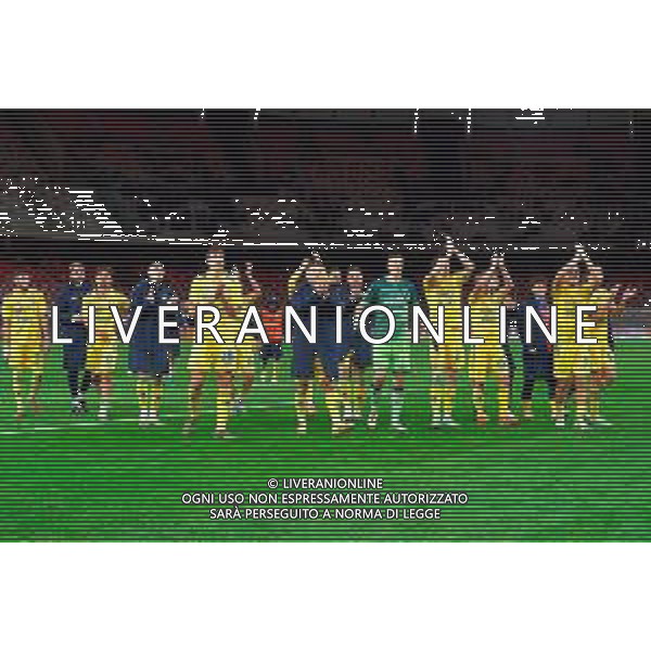 TVEM November 22, 2025 Bari, Italy - SSC Bari vs Frosinone Calcio - Italian Soccer Serie B 2025/2026 - San Nicola Stadium. In the pic: players of Frosinone Calcio celebrates the victory -TVEM Emmanuele Mastrodonato - AGENZIA ALDO LIVERANI SAS