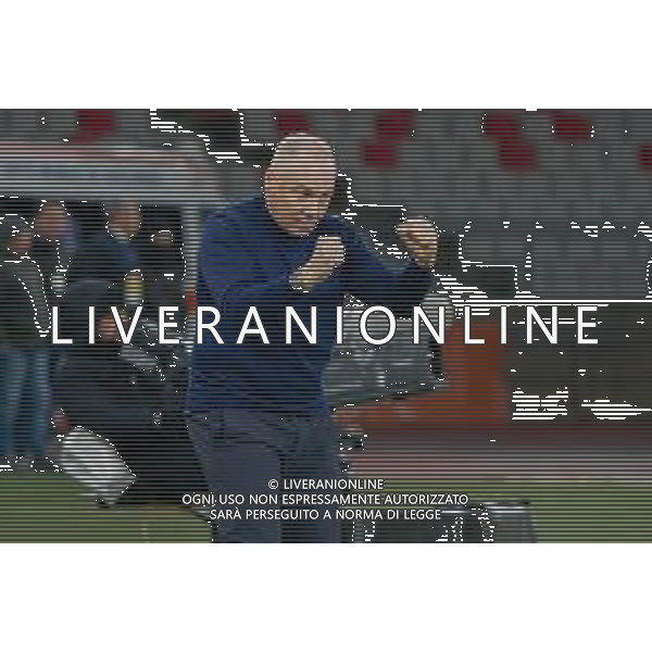 TVEM November 22, 2025 Bari, Italy - SSC Bari vs Frosinone Calcio - Italian Soccer Serie B 2025/2026 - San Nicola Stadium. In the pic: coach Massimiliano Alvini of Frosinone Calcio celebrates the victory -TVEM Emmanuele Mastrodonato - AGENZIA ALDO LIVERANI SAS