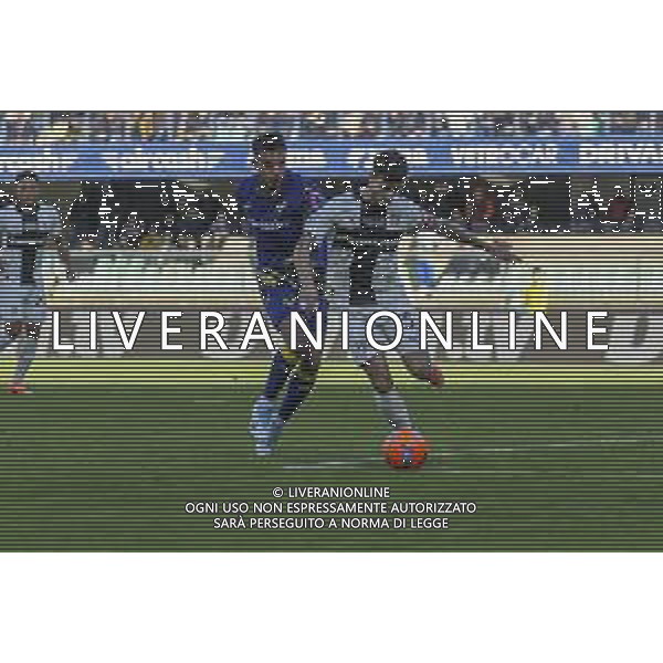 Enrico Delprato of Parma AC battle for the ball with Giovane Santana do Nascimiento of Hellas Verona FC during Hellas Verona FC vs Parma Calcio FC, 12° Serie A Enilive 2025-26 game at Marcantonio Bentegodi stadium in Verona (VR), Italy, on November 23, 2025. (Photo by Davide Casentini) AG ALDO LIVERANI SAS