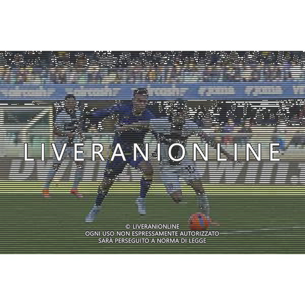 Enrico Delprato of Parma AC battle for the ball with Giovane Santana do Nascimiento of Hellas Verona FC during Hellas Verona FC vs Parma Calcio FC, 12° Serie A Enilive 2025-26 game at Marcantonio Bentegodi stadium in Verona (VR), Italy, on November 23, 2025. (Photo by Davide Casentini) AG ALDO LIVERANI SAS