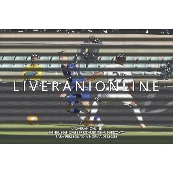 Martin Frese of Hellas Verona FC competes for the ball with Sascha Britschgi of Parma AC during Hellas Verona FC vs Parma Calcio FC, 12° Serie A Enilive 2025-26 game at Marcantonio Bentegodi stadium in Verona (VR), Italy, on November 23, 2025. (Photo by Davide Casentini) AG ALDO LIVERANI SAS