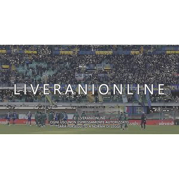 Hellas Verona players applaud the fans following the final whistle at the end of Hellas Verona FC vs Parma Calcio FC, 12° Serie A Enilive 2025-26 game at Marcantonio Bentegodi stadium in Verona (VR), Italy, on November 23, 2025. (Photo by Davide Casentini) AG ALDO LIVERANI SAS